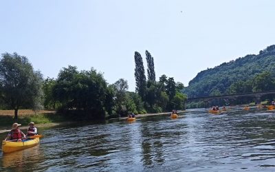 Un groupe d’amis canadiens courageux sur la Dordogne