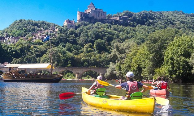 How does a Canoe trip on the Dordogne river work?